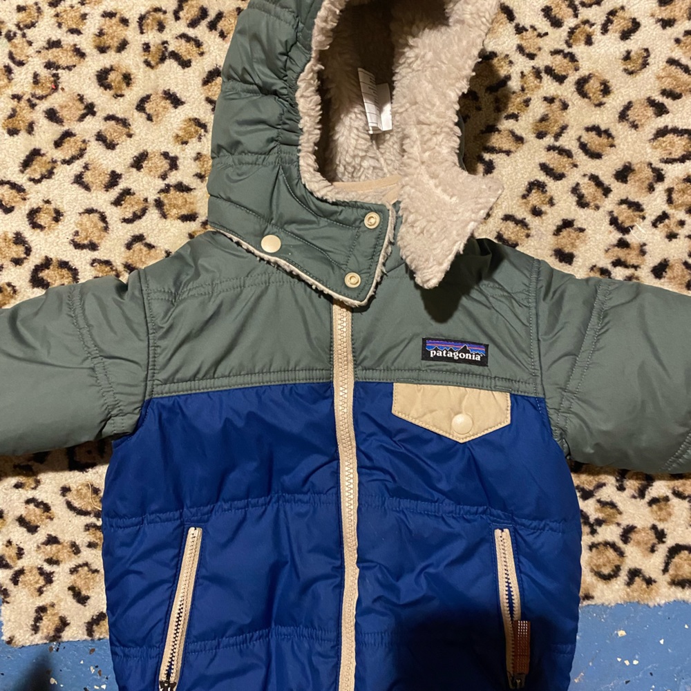 3t Patagonia reversible coat. This thing is so snuggly warm. Worn 1 season.